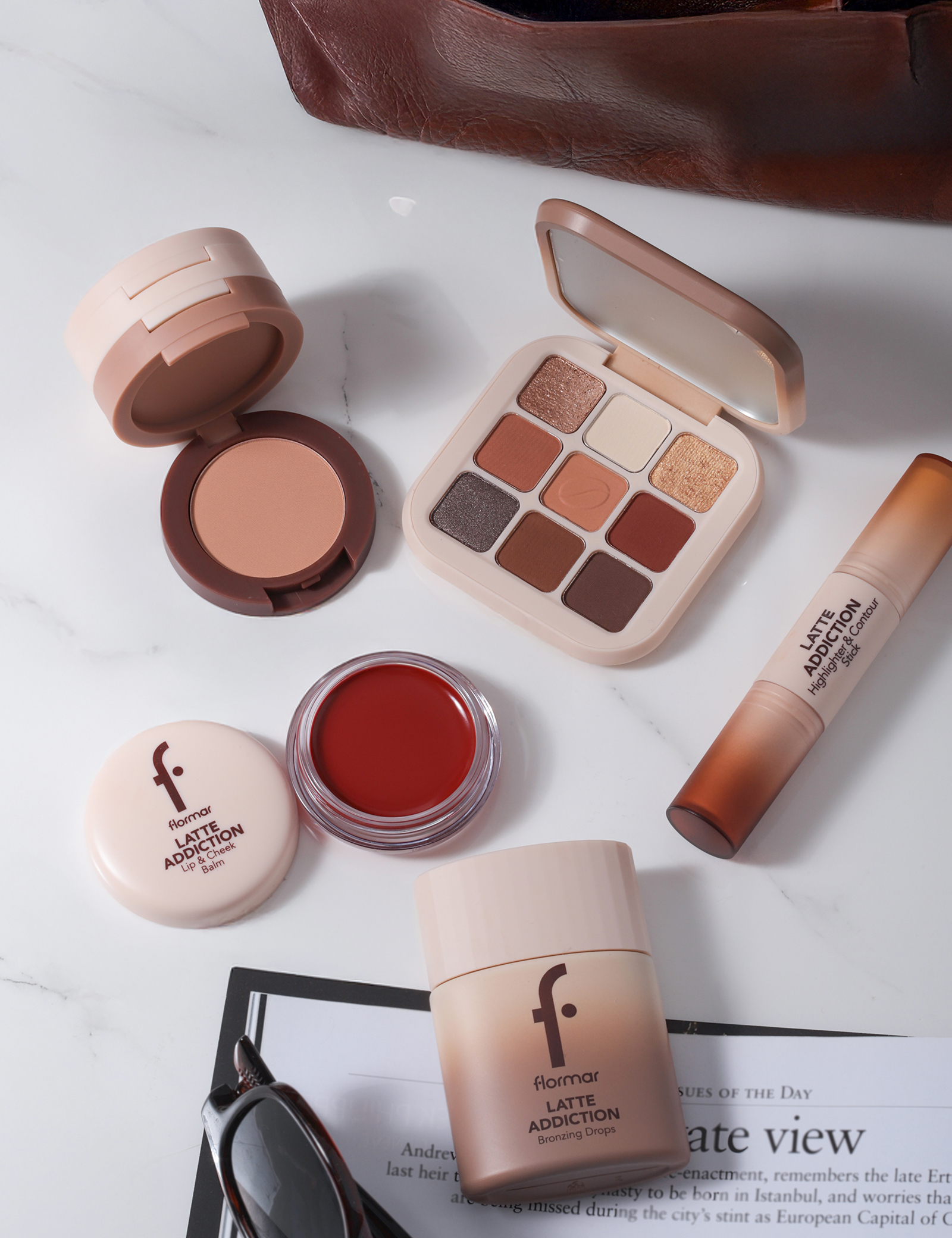 Latte Addiction Highlighter Contour Stick